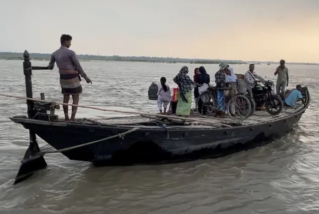 “অবৈধ বাংলাদেশি” তকমায় হেনস্থা — মানবতার বিরুদ্ধে ভারত