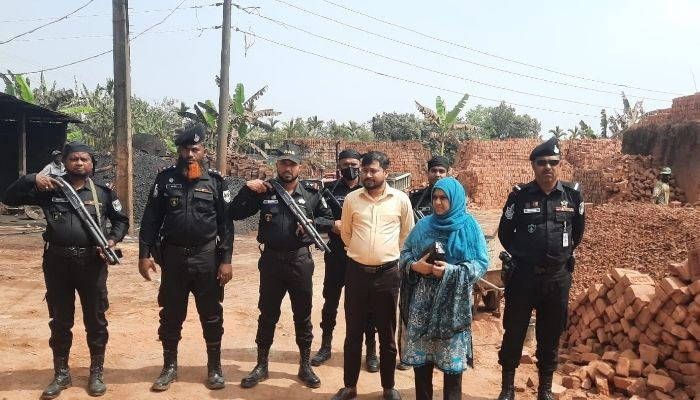 সিলেটে অবৈধভাবে মাটি সংগ্রহ করে ইট প্রস্তুতের অভিযোগে তিনটি ইটভাটা প্রতিষ্ঠানকে মোট ৪ লাখ টাকা জরিমানা করা হয়েছে। 