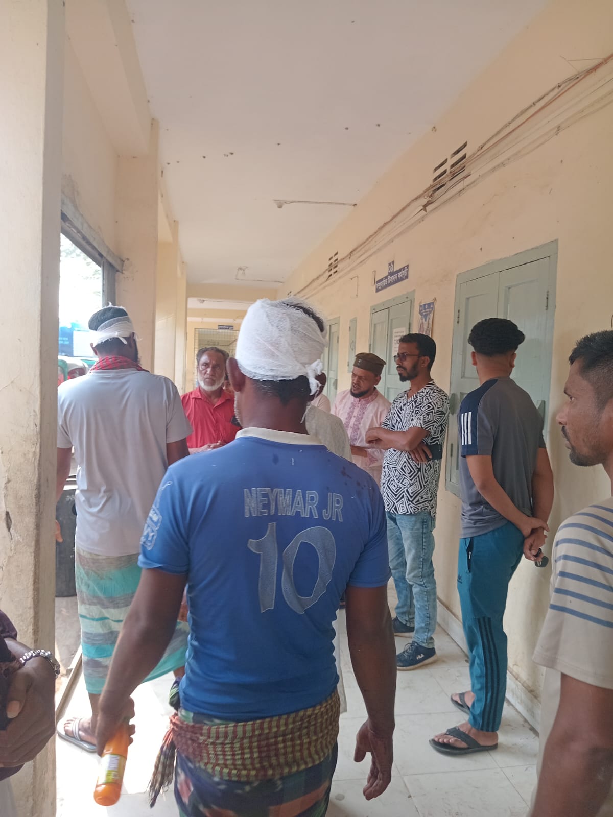 দুই পক্ষের সংঘর্ষে আহত ২০