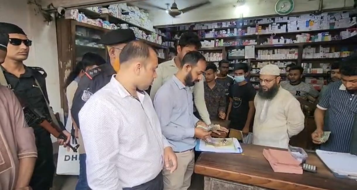 ফার্মেসী মালিককে ৮০ হাজার জরিমানা 