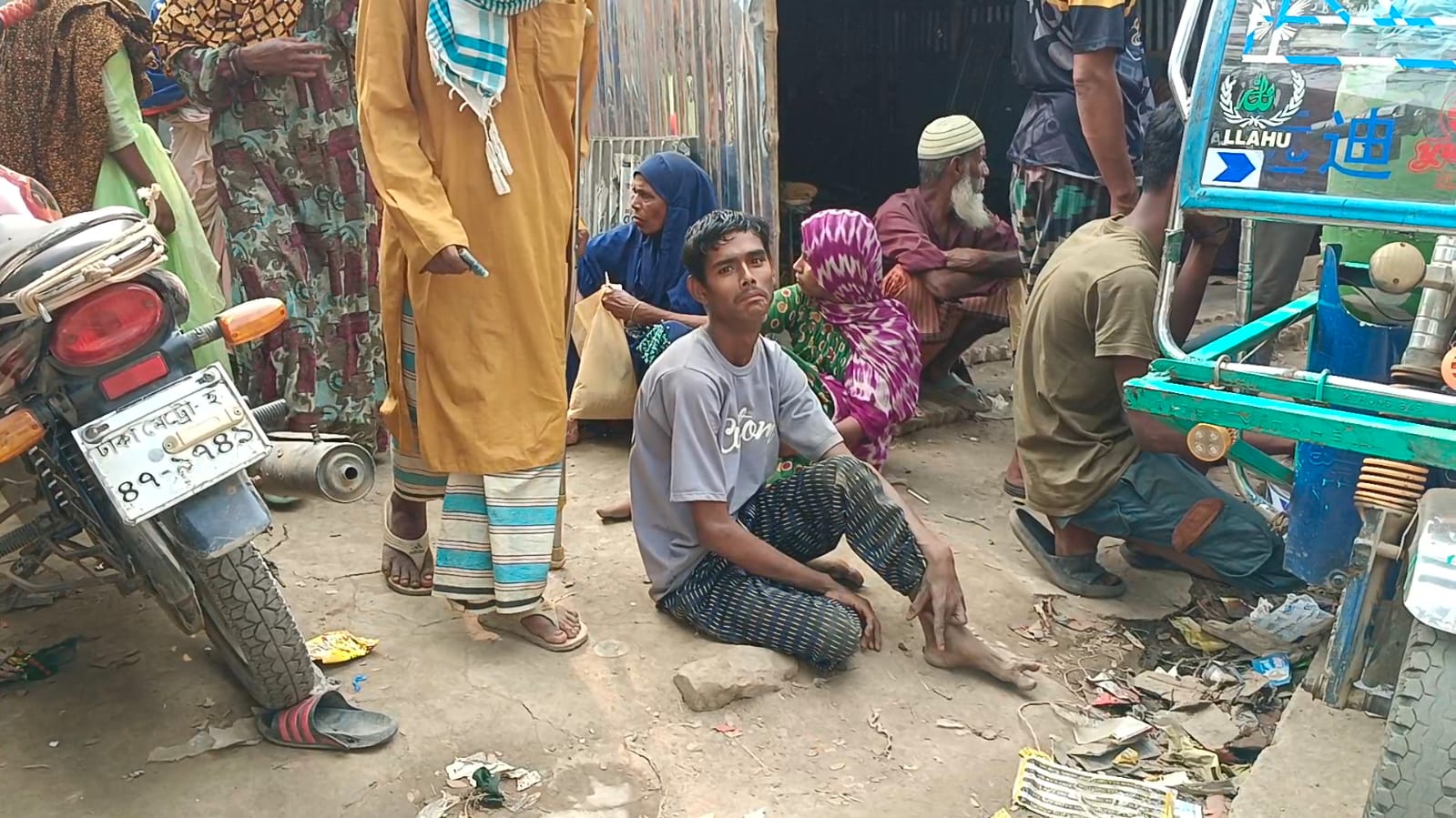 তাহিরপুরে ভাতাভোগীর ভোগান্তি