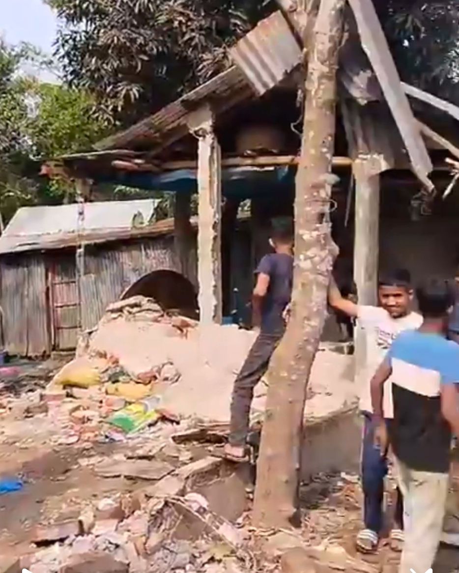 চাঁদা না দেওয়ায় যুবদল নেতার নেতৃত্বে মুক্তিযোদ্ধা পরিবারের বসতঘর ভাঙচুরের অভিযোগ