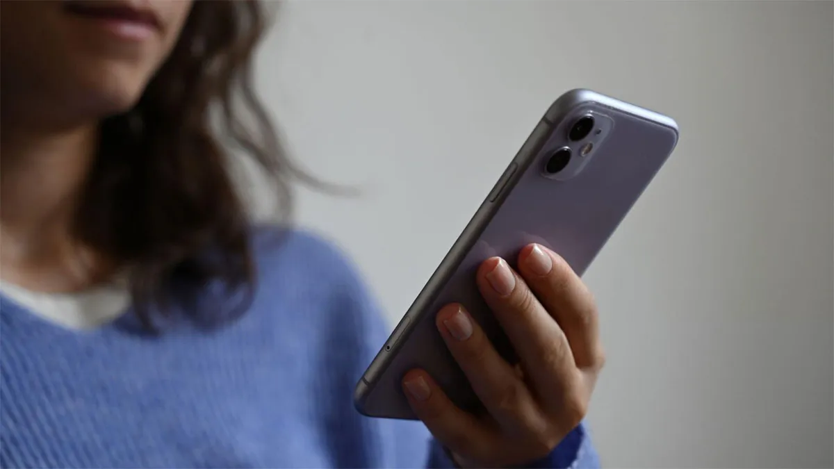 আপনার মোবাইল থেকে ছবি চুরি করছে যে অ্যাপ