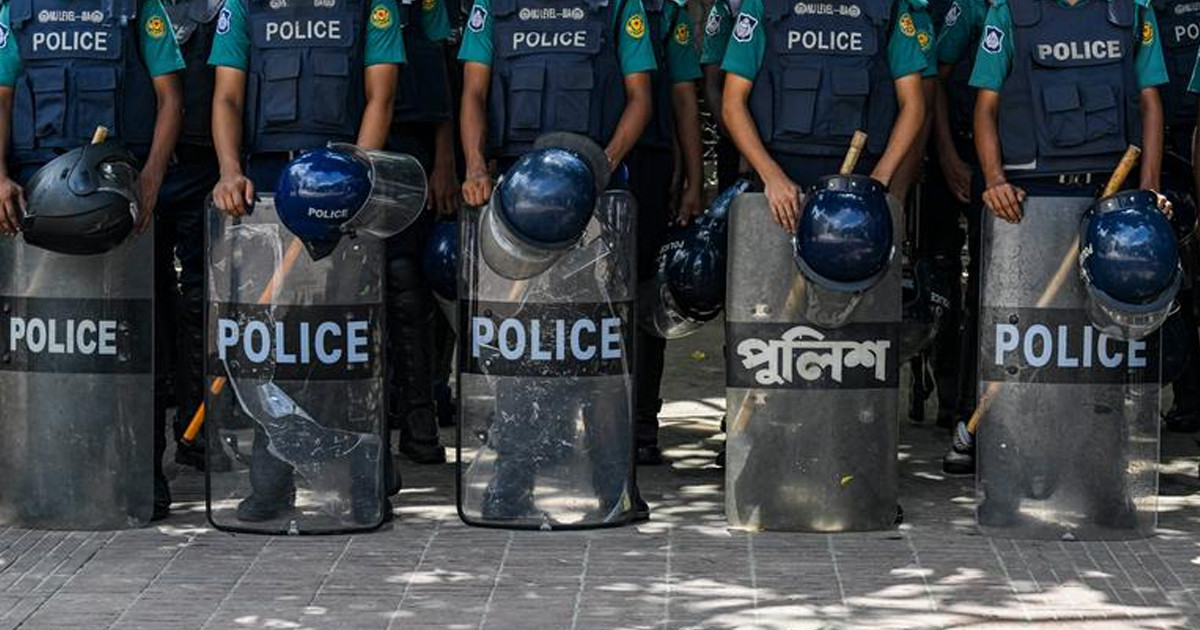 ঈদযাত্রায় রাজধানী ঢাকাসহ সারাদেশে নিরাপত্তা জোরদার করেছে আইনশৃঙ্খলা বাহিনী