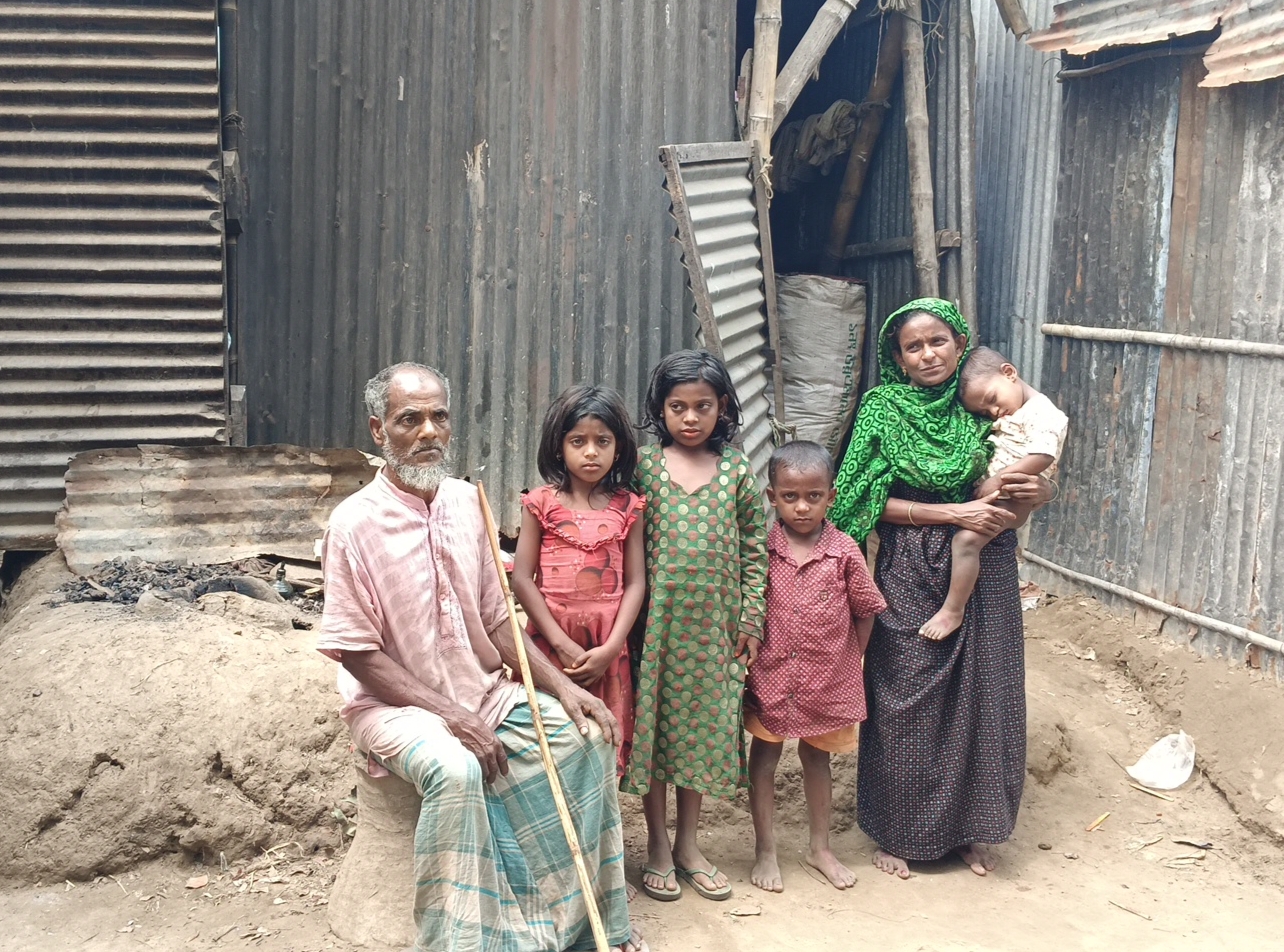 ঈদের আনন্দ নেই আলীনুর-হাজেরার সংসারে, ভিক্ষার টাকায় কোনোমতে চলছে জীবন