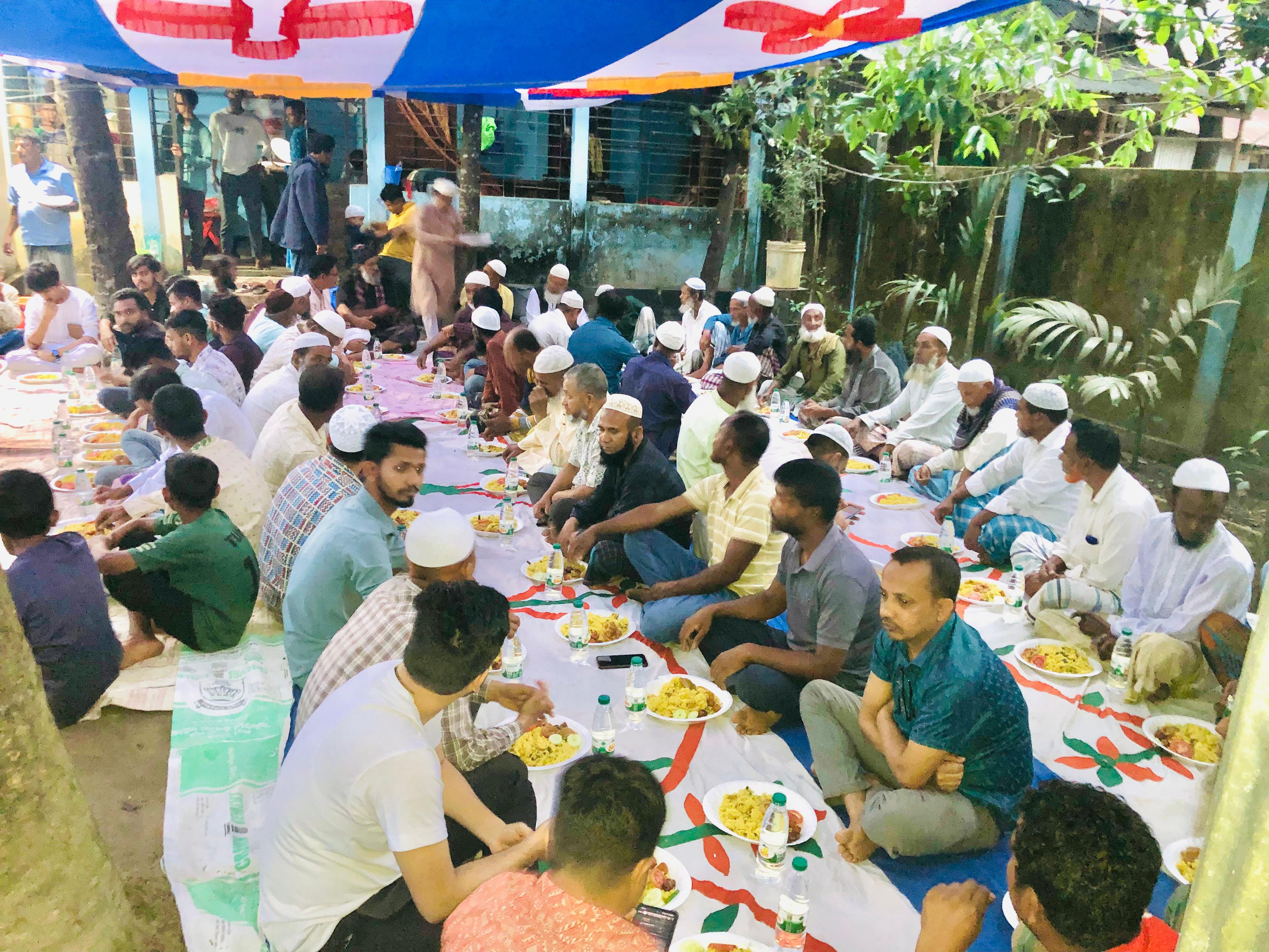 উজান তাহিরপুর মেম্বার বাড়িতে ইফতার ও দোয়া মাহফিল অনুষ্ঠিত 