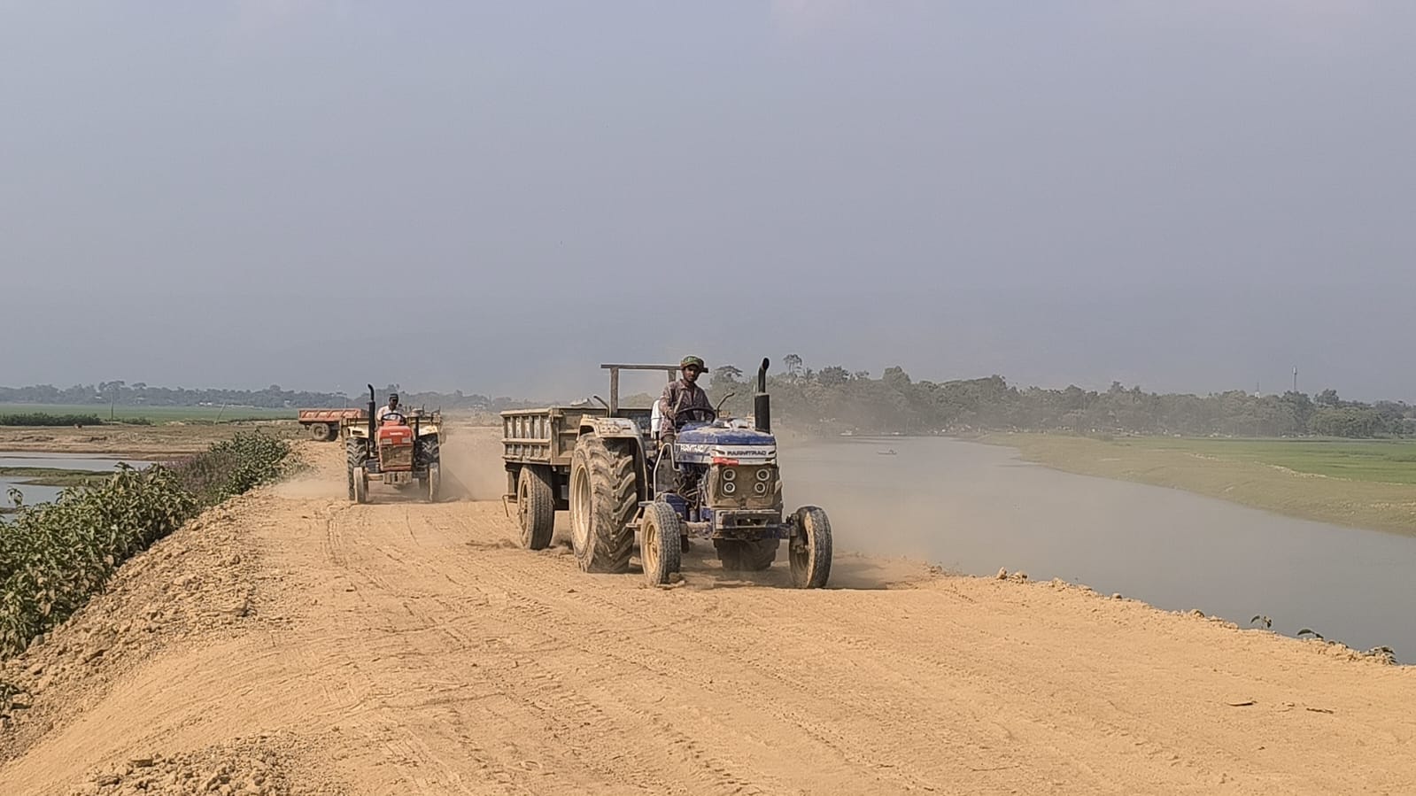  হাওরের ফসল রক্ষা বাঁধ নিয়ে যে  বার্তা  দিলো জেলা প্রশাসন