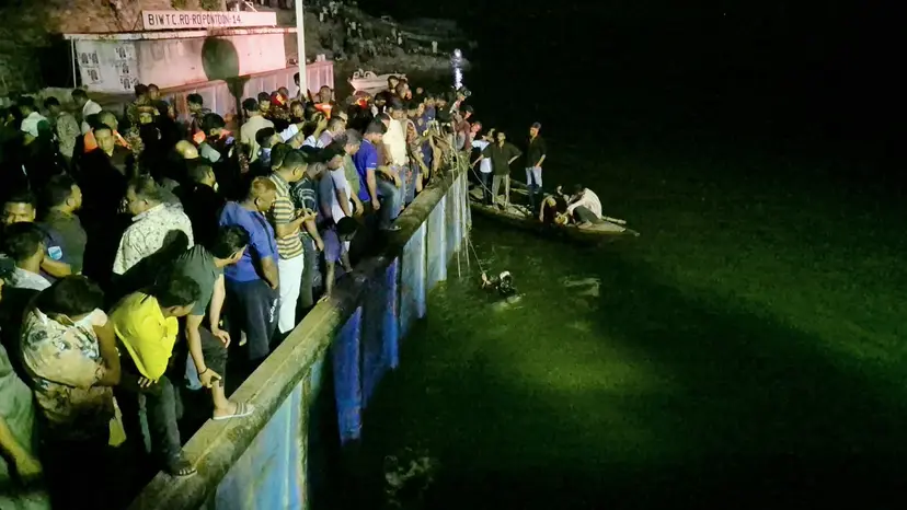 ২ জনের মরদেহ উদ্ধার, ১১ জন জীবিত উদ্ধার, বাসে ছিল ৪৫ জন