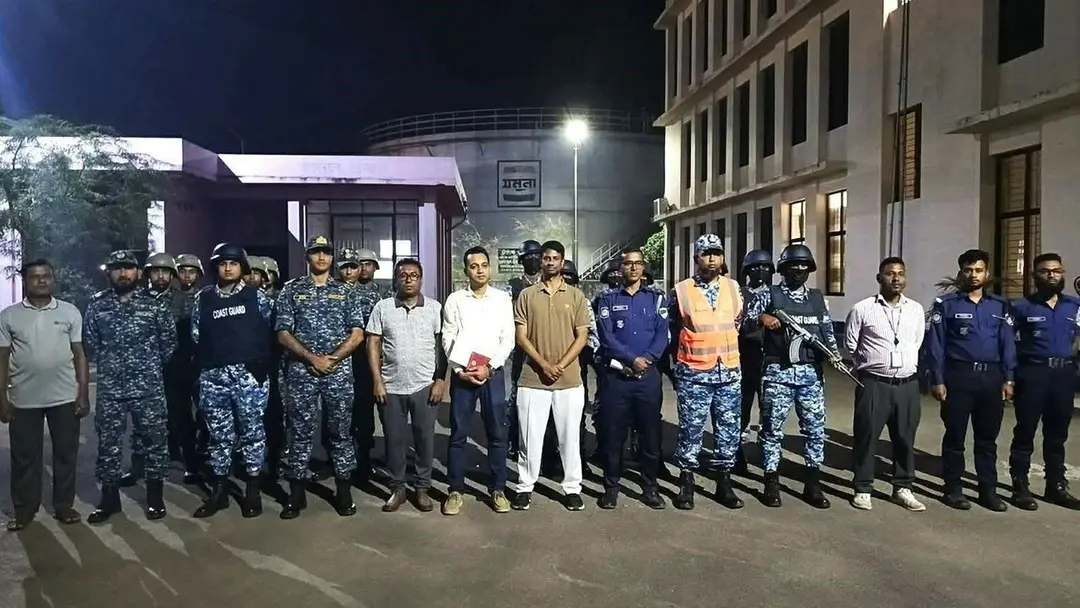 এবার সরকারি ডিপোতে মিলল তেলের অবৈধ মজুত, অভিযানের খবরে পালালেন ম্যানেজার