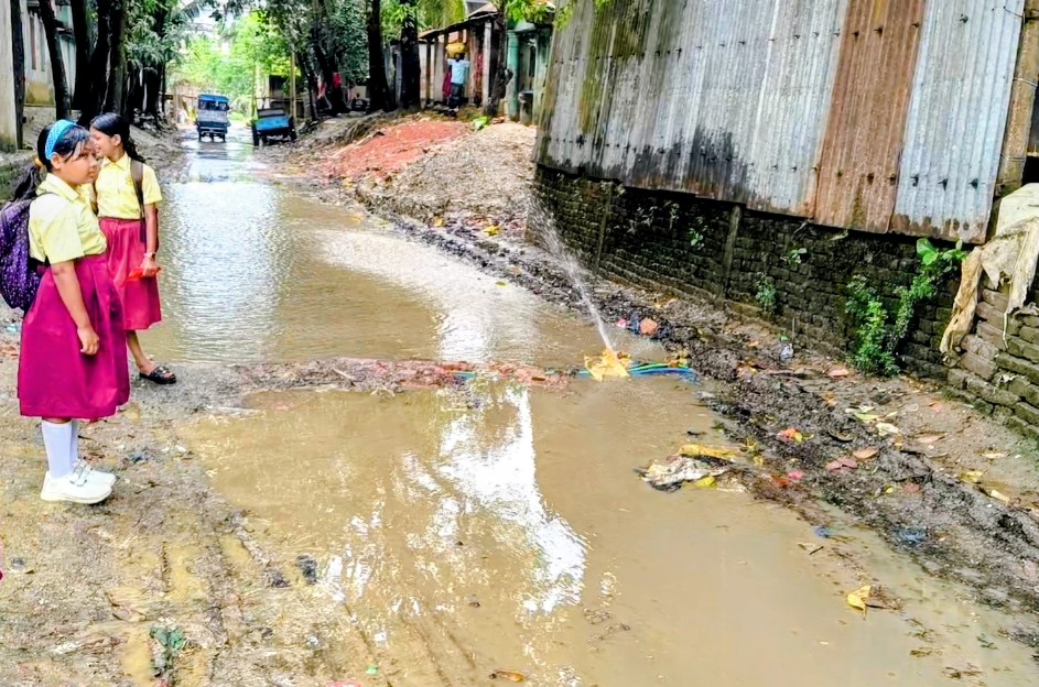 শাল্লায় জনস্বাস্থ্য প্রকৌশলীর গাফিলতিতে চরম জনদুর্ভোগ! 