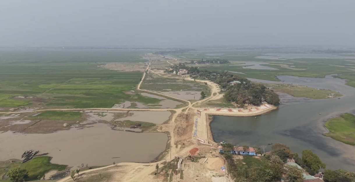 নদী খনন না করে ৯ বছর ধরে দেওয়া হচ্ছে শত কোটি টাকার মাটির বাঁধ