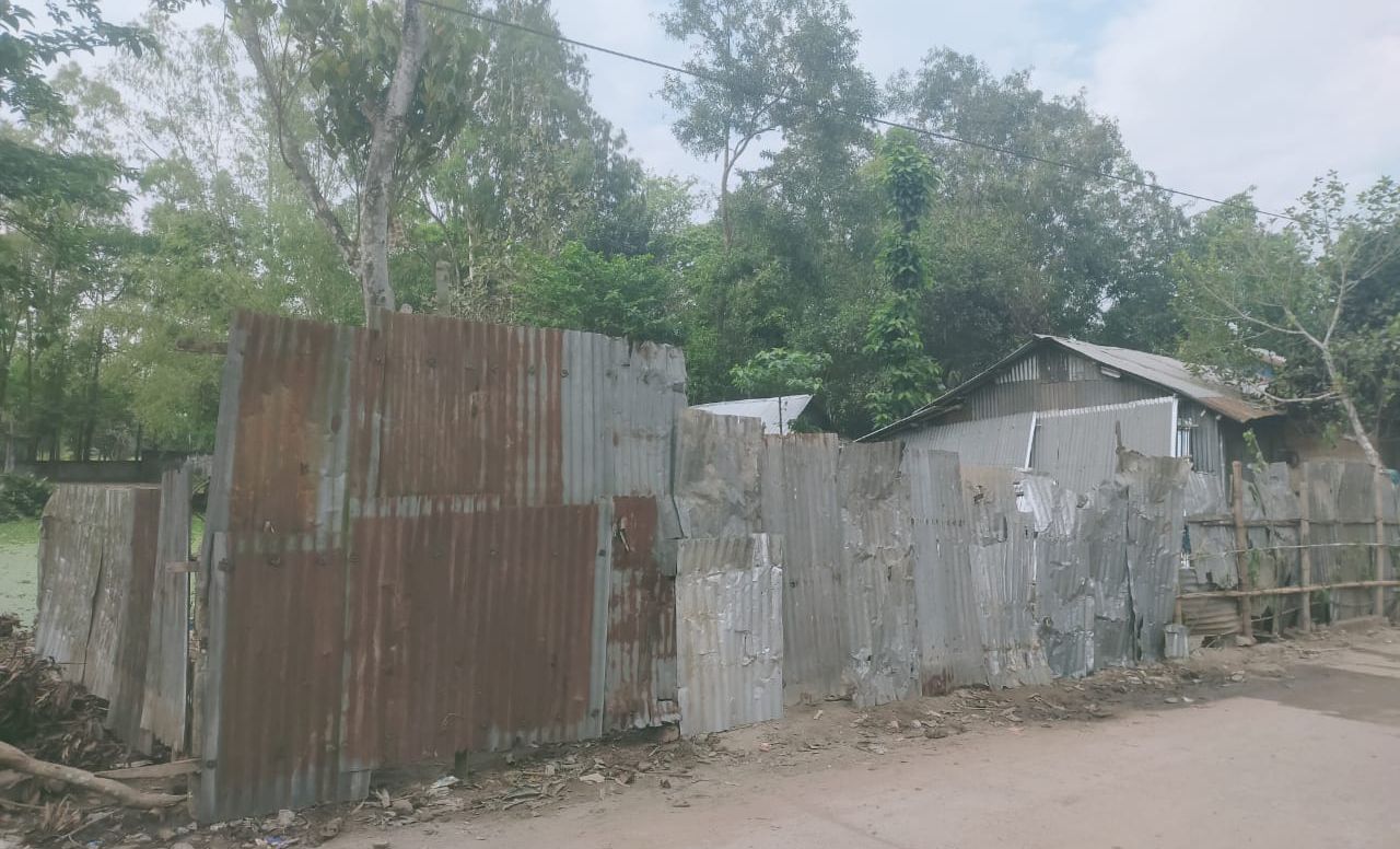 যুবদল নেতার দখল করা সেই জায়গা ফিরে পেলেন মুক্তিযোদ্ধার পরিবার