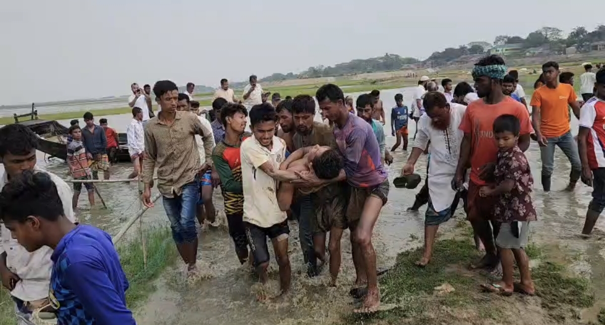 হাওরের ধান রক্ষায় বাঁধ কাটতে গিয়ে মাটি   চাপায় যুবকের মৃত্যু