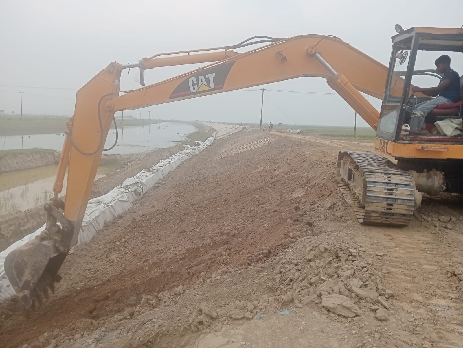 শাল্লায় আদালতের ১৪৪ ধারা অমান্য করে রাতে বাঁধ নির্মাণের অভিযোগ