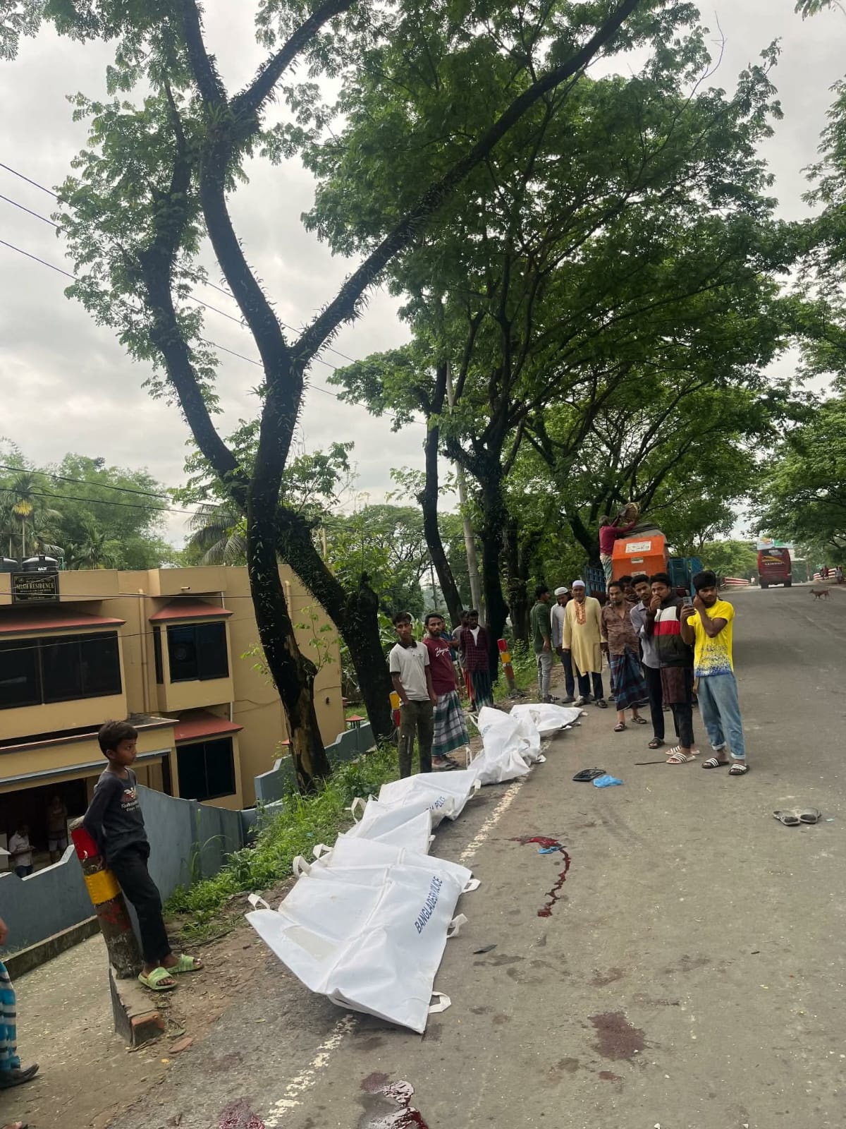 সিলেটে ট্রাক-পিকআপ সংঘর্ষে নিহত ৮