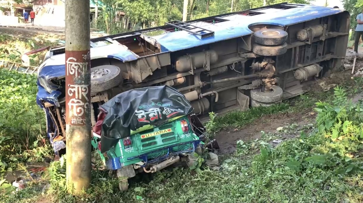 সুনামগঞ্জ-সিলেট সড়কে বাস সিএনজি সংঘর্ষে চালকসহ ৪ জন নিহত 
