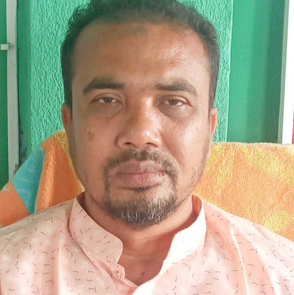 শিক্ষিকাকে গভীর রাতে ওয়াটসআপে কল দেন শিক্ষা অফিসার ! 