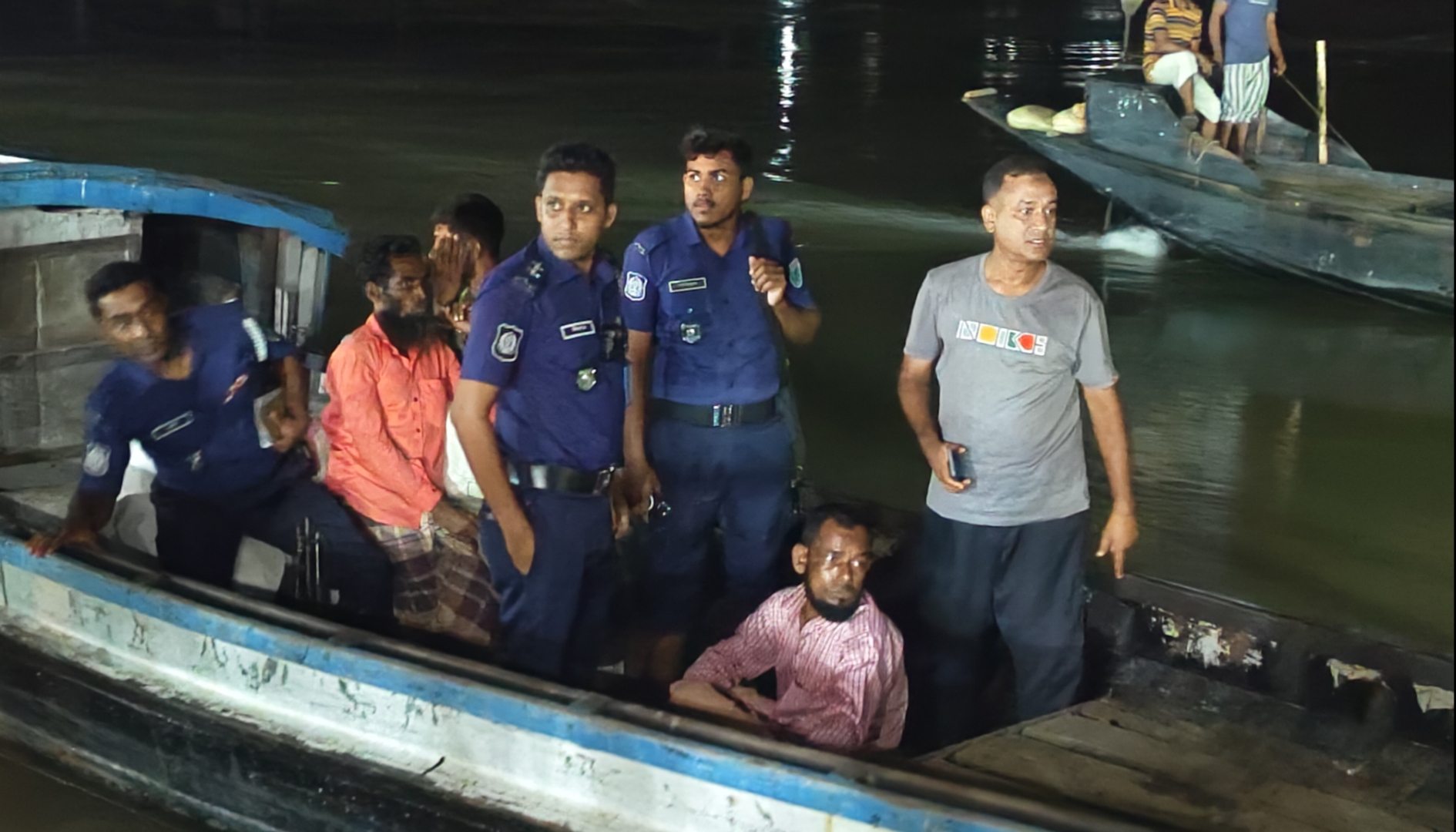 সুনামগঞ্জে ১ কোটি টাকার ভারতীয় কাপড় জব্দ, আটক ৩