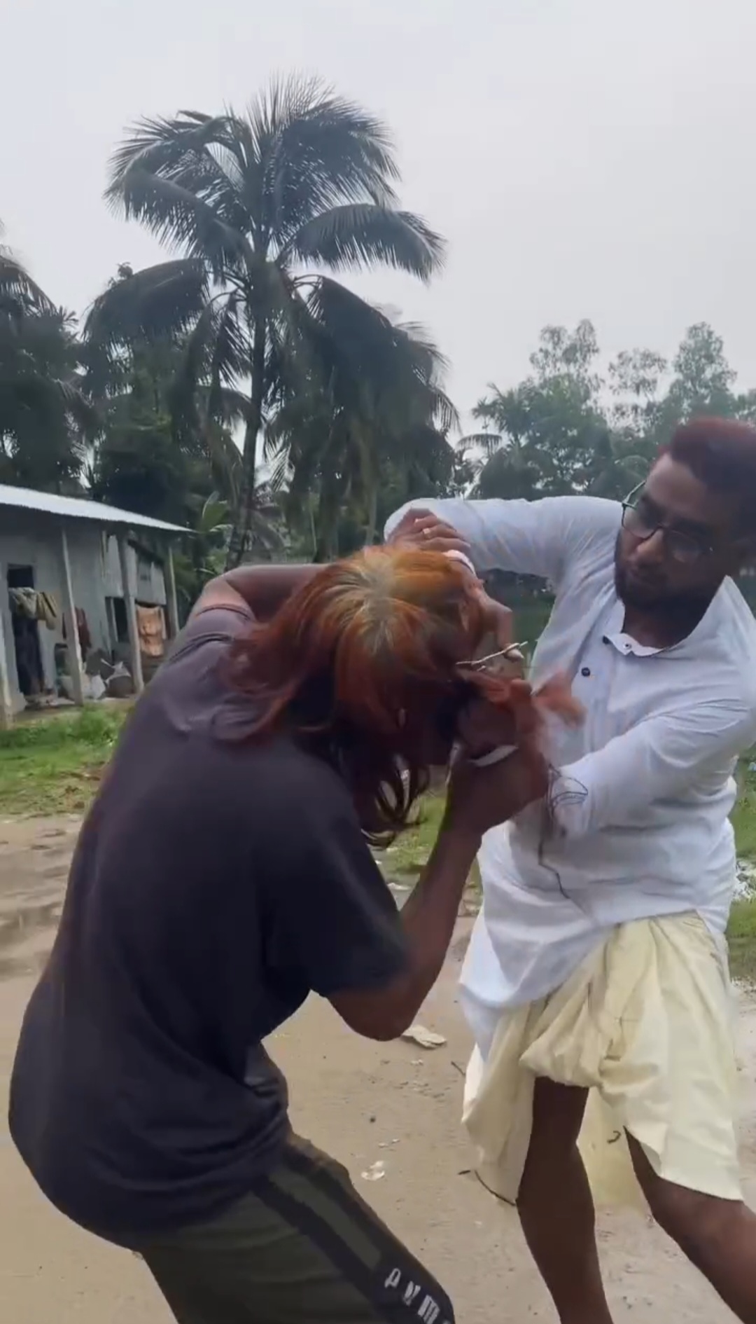 জগন্নাথপুরে কনটেন্ট ক্রিয়েটরকে মারপিট করে কেটে দেওয়া হলো চুল