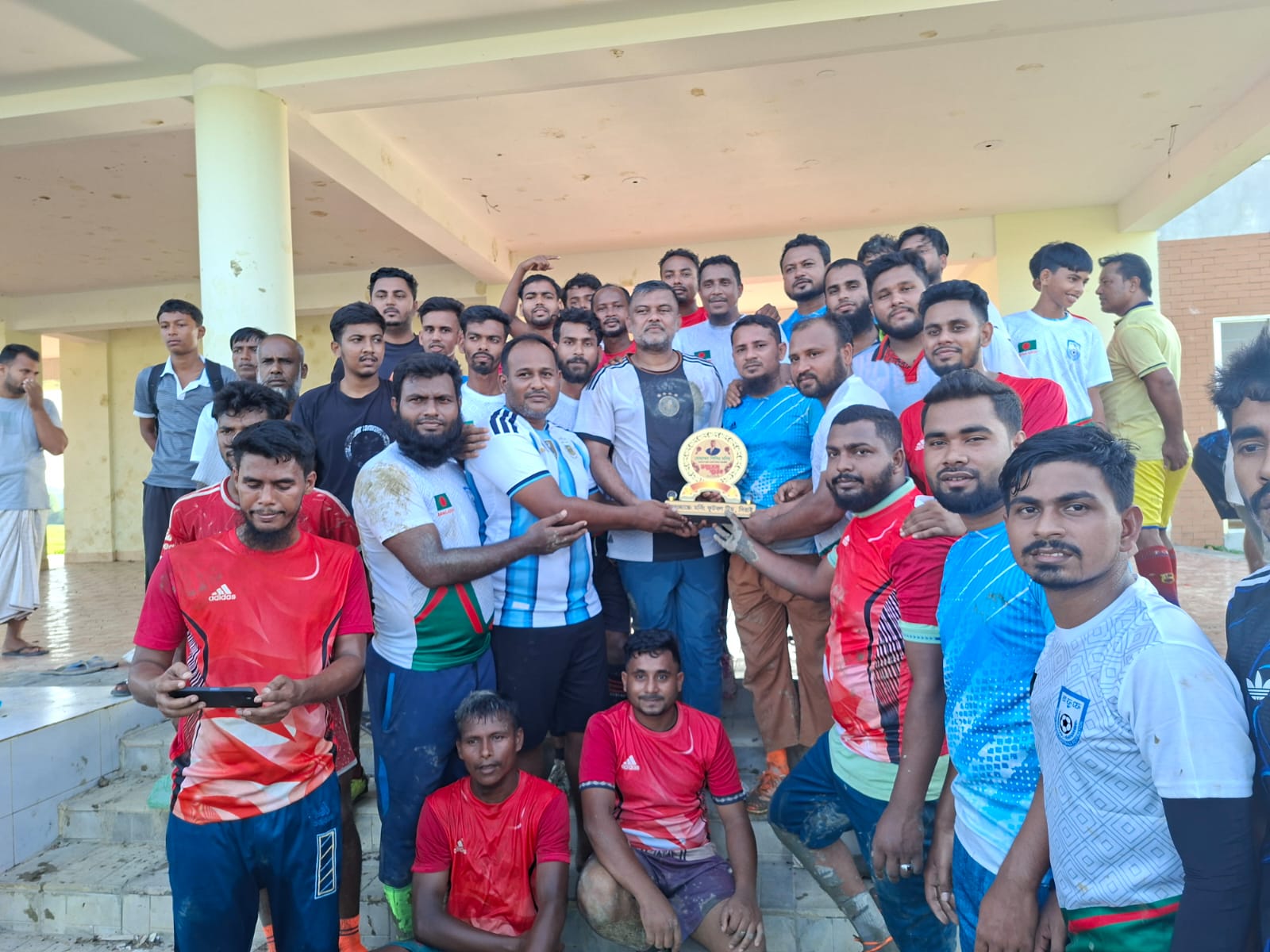 দিরাইয়ে মর্নিং ফুটবল টিমের সাথে প্রীতি  ম্যাচ খেললেন আইনজীবী শিশির মনির