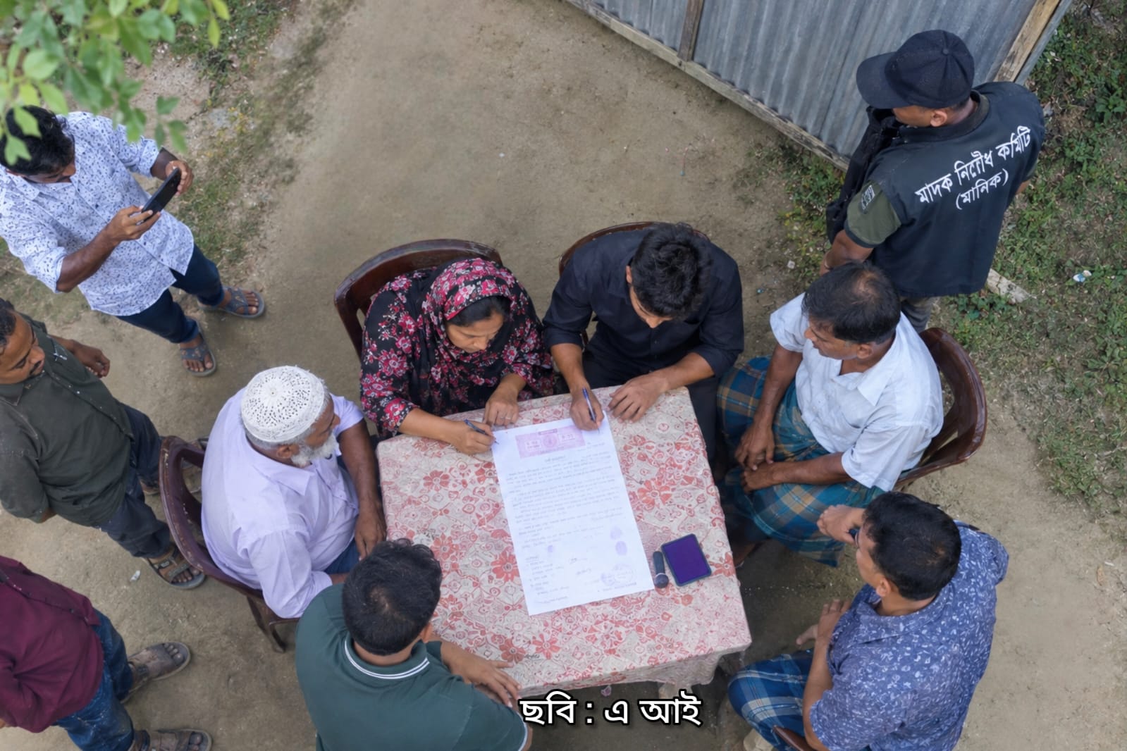 আর মাদক ব্যবসা করবেন না বলে  স্ট্যাম্পে লিখিত দিলেন মা-ছেলে 