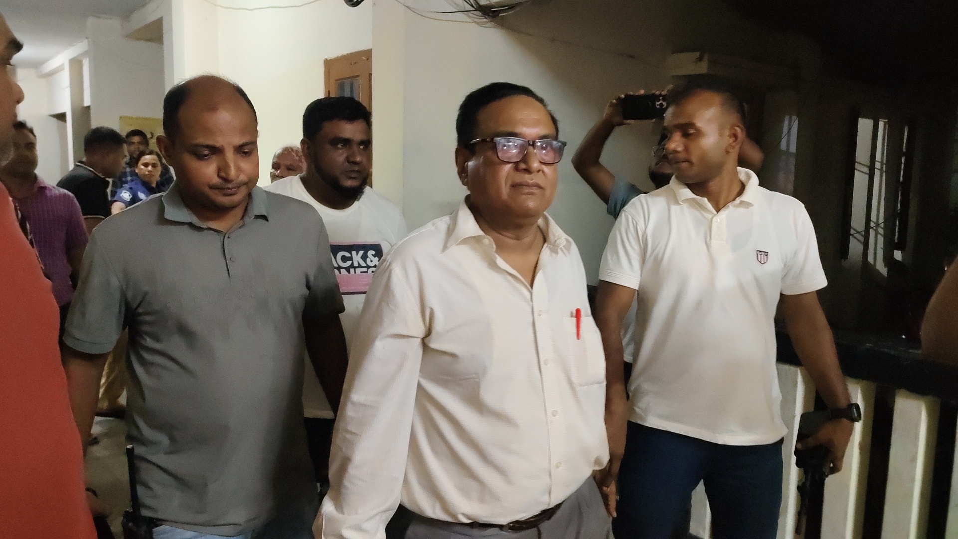 আওয়ামী লীগের সদস্য ও আইনজীবী  রুমেন গ্রেপ্তার
