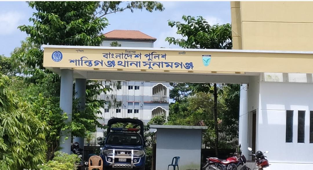 সেজদারত যুবককে ছুরিকাঘাতের অভিযোগ, বাঁচাতে গিয়ে বাবাও আহত