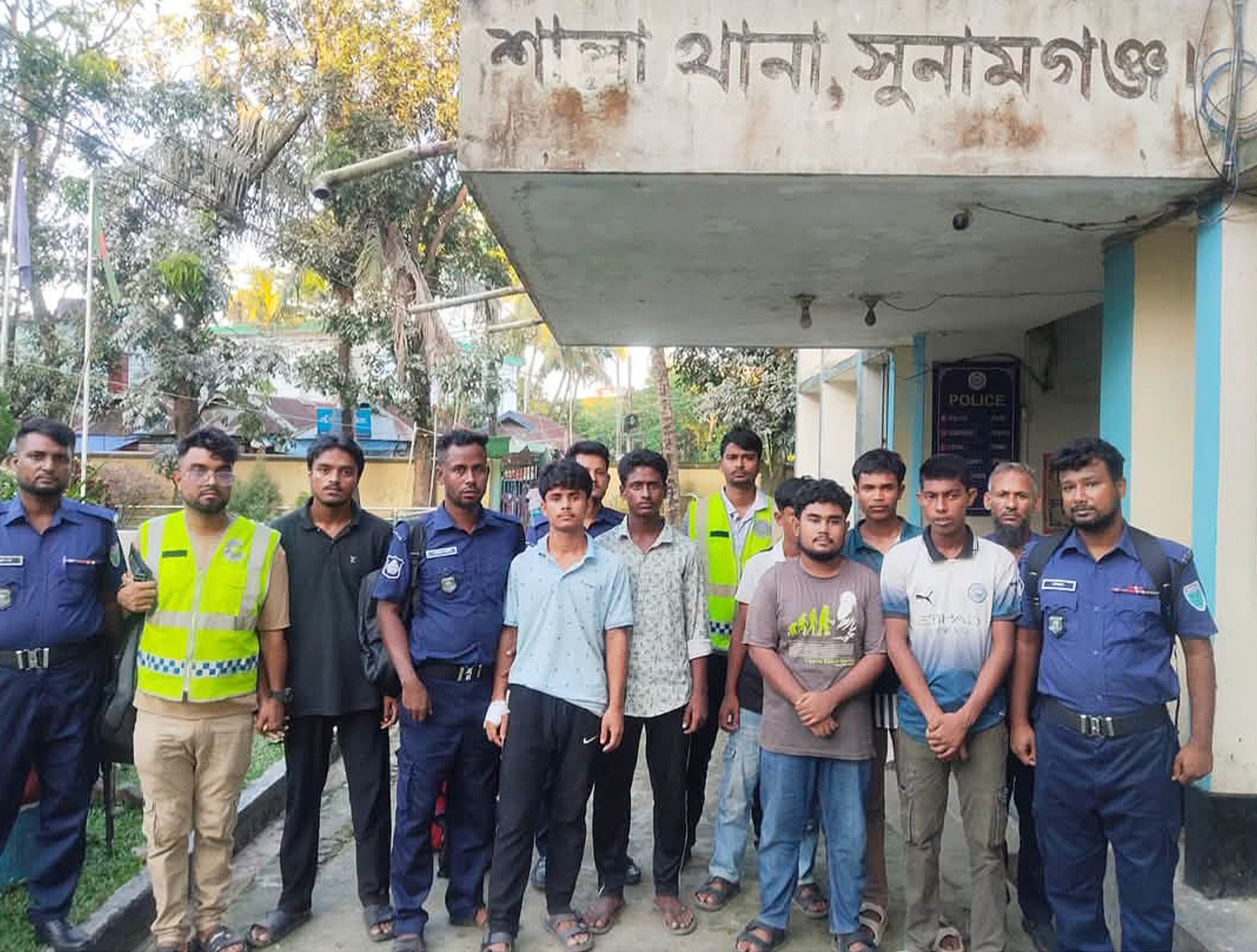 শাল্লায় ‘জয় বাংলা, জয় বঙ্গবন্ধু’ স্লোগানে মিছিল, ৭ কিশোর কারাগারে