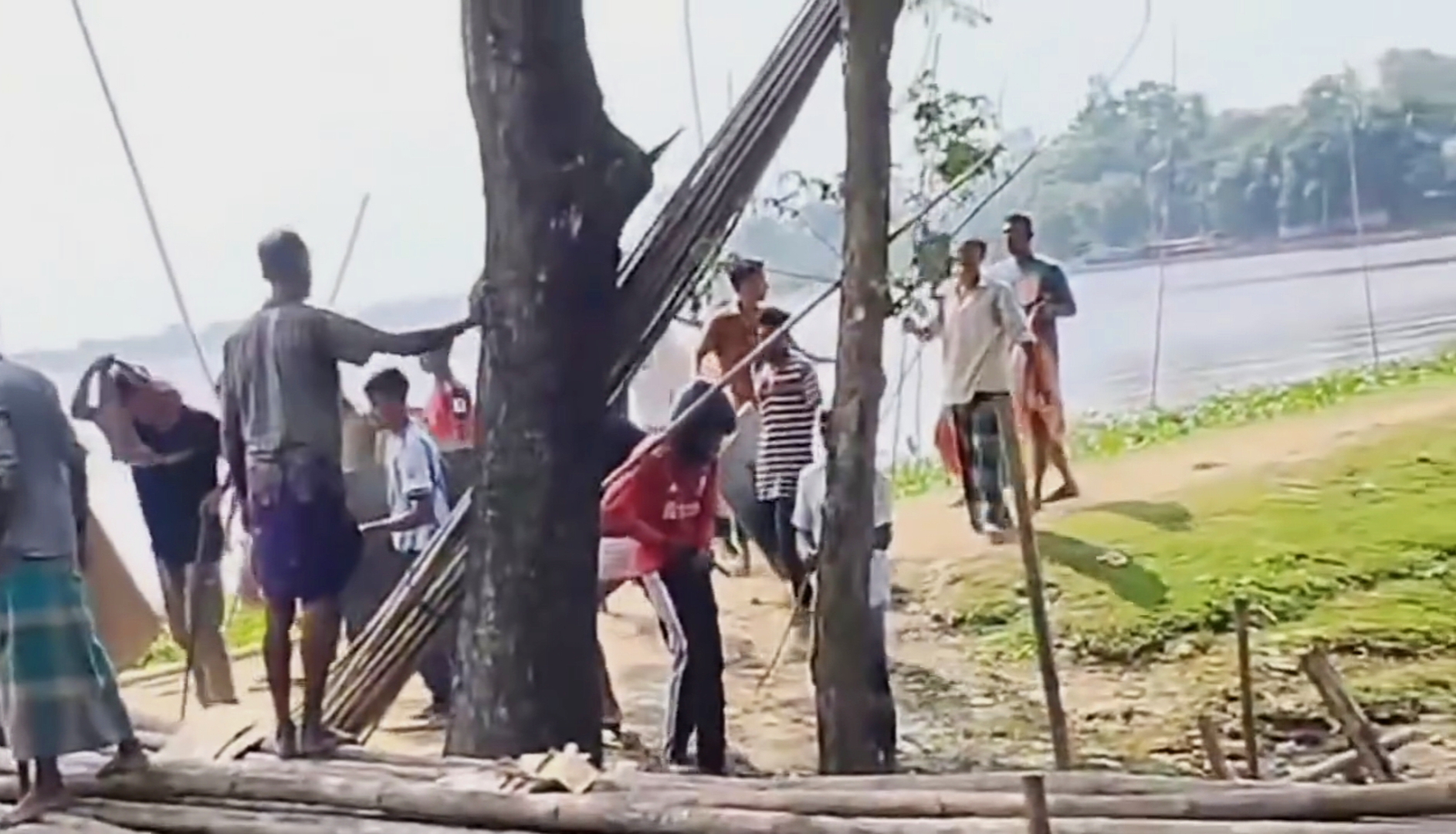 দুই শিক্ষার্থীর ঝগড়াকে কেন্দ্র করে দুই গ্রামে উত্তেজনা, বাজারে ভাঙচুর ও গুলিবর্ষণ