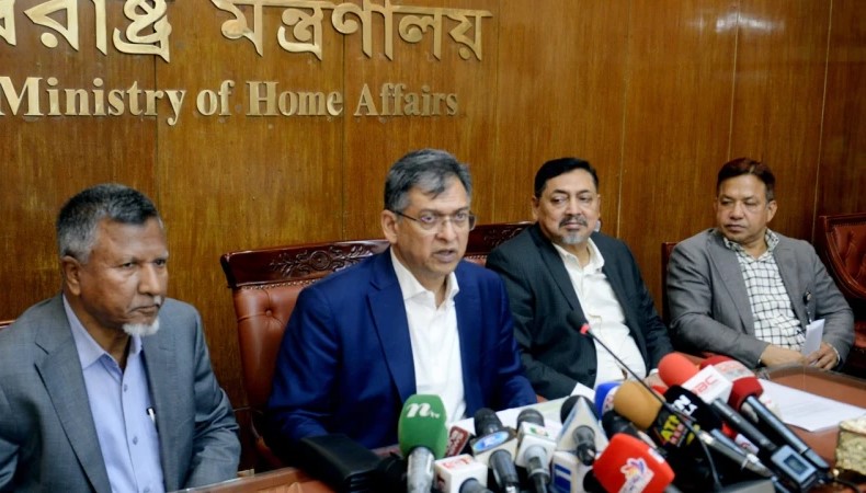বিসিএসে বাদ পড়াদের প্রজ্ঞাপন সোমবার,  রাজনৈতিক পরিচয়ে বৈষম্য হবে না-স্বরাষ্ট্রমন্ত্রী