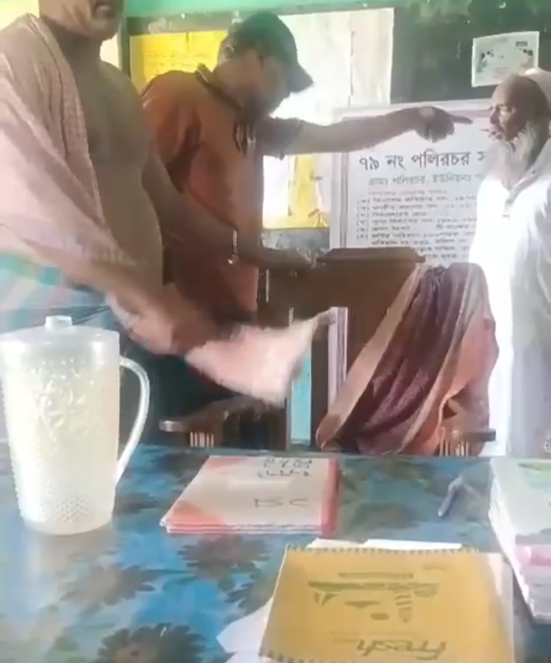 প্রধান শিক্ষককে গালাগাল ও হুমকি  ৪ জনের বিরুদ্ধে থানায় অভিযোগ
