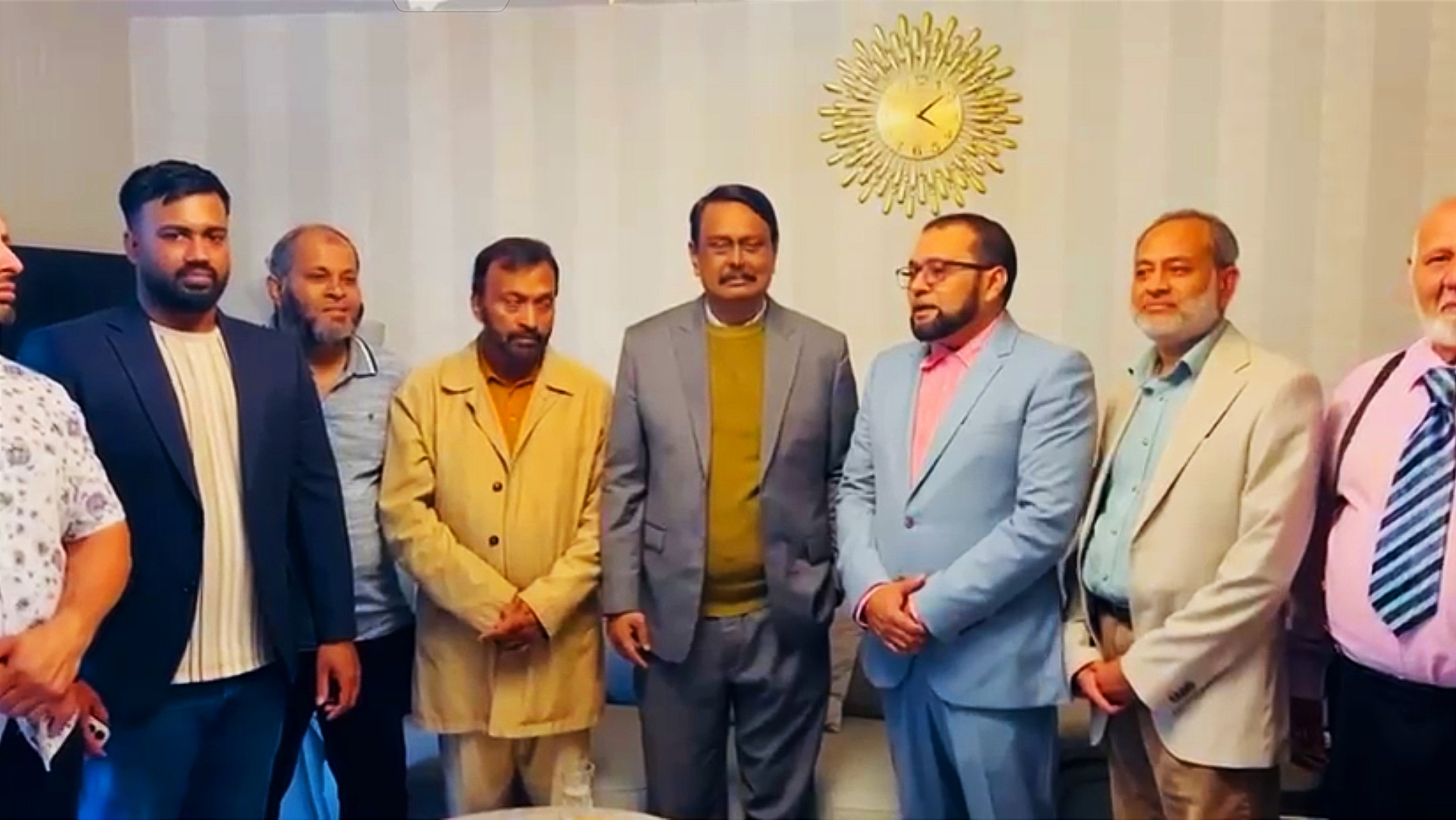 দেড় যুগ পর যুক্তরাজ্যে কলিম উদ্দিন আহমেদ মিলন, হিথ্রোতে নেতাকর্মীদের সংবর্ধনা