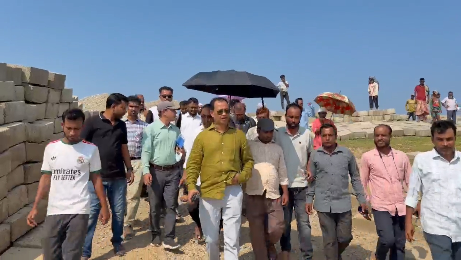 এমপি কামরুলের ক্ষোভ - ১৪ নম্বর ইট-বালি দিয়ে কোন কাজ করা যাবে না